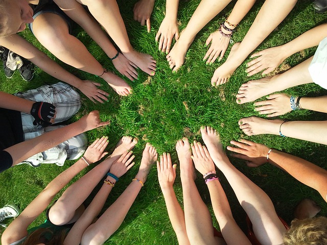 <p>together</p>