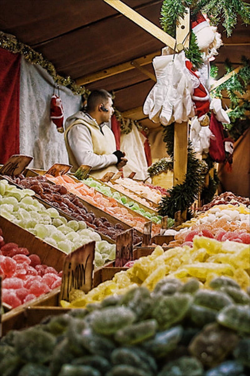 <p>market stand/stall</p>