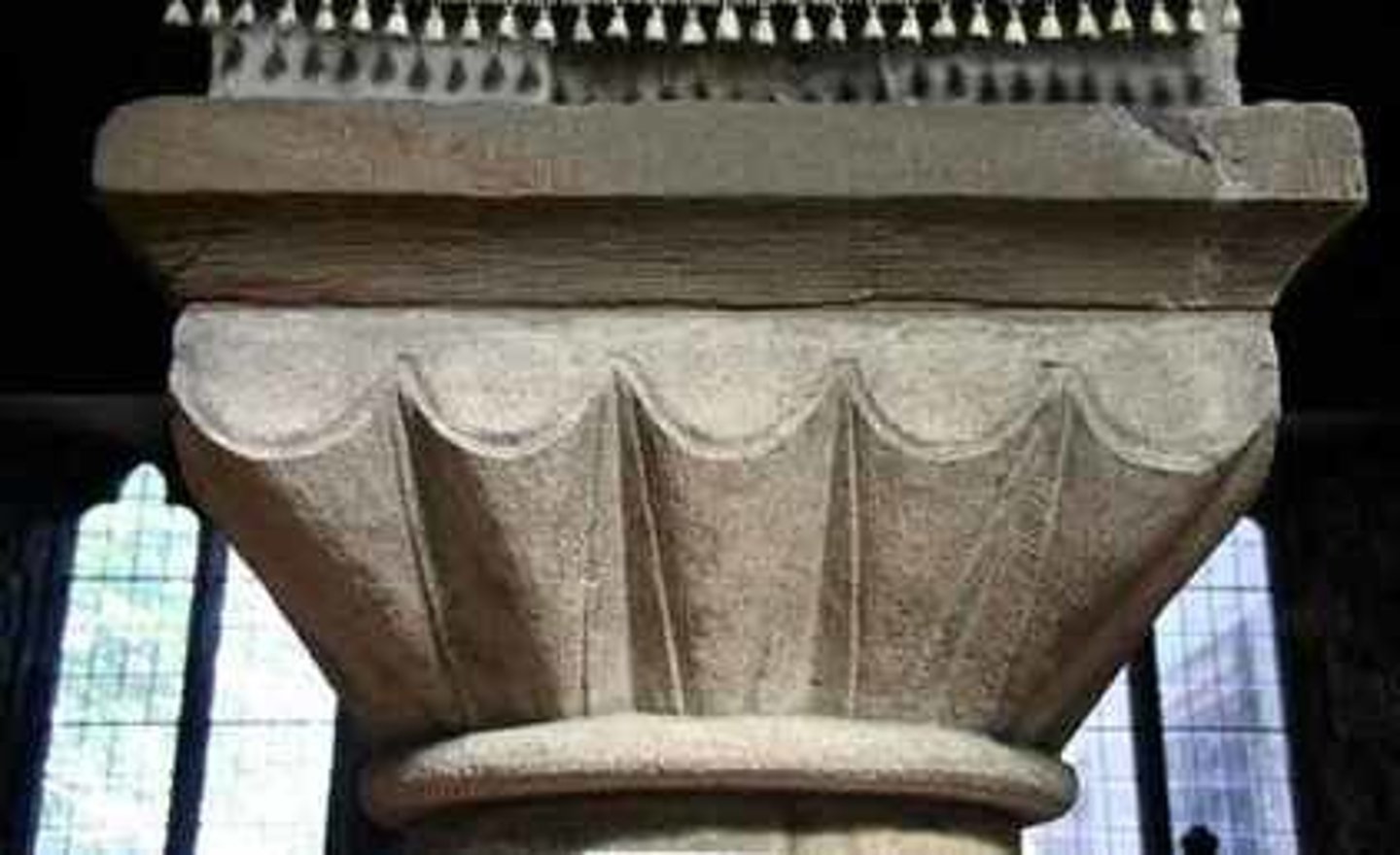 <p>What type of cushion capital with the lunette on each face cut into a series of truncated cones to form a scallop shell-like decoration?</p>