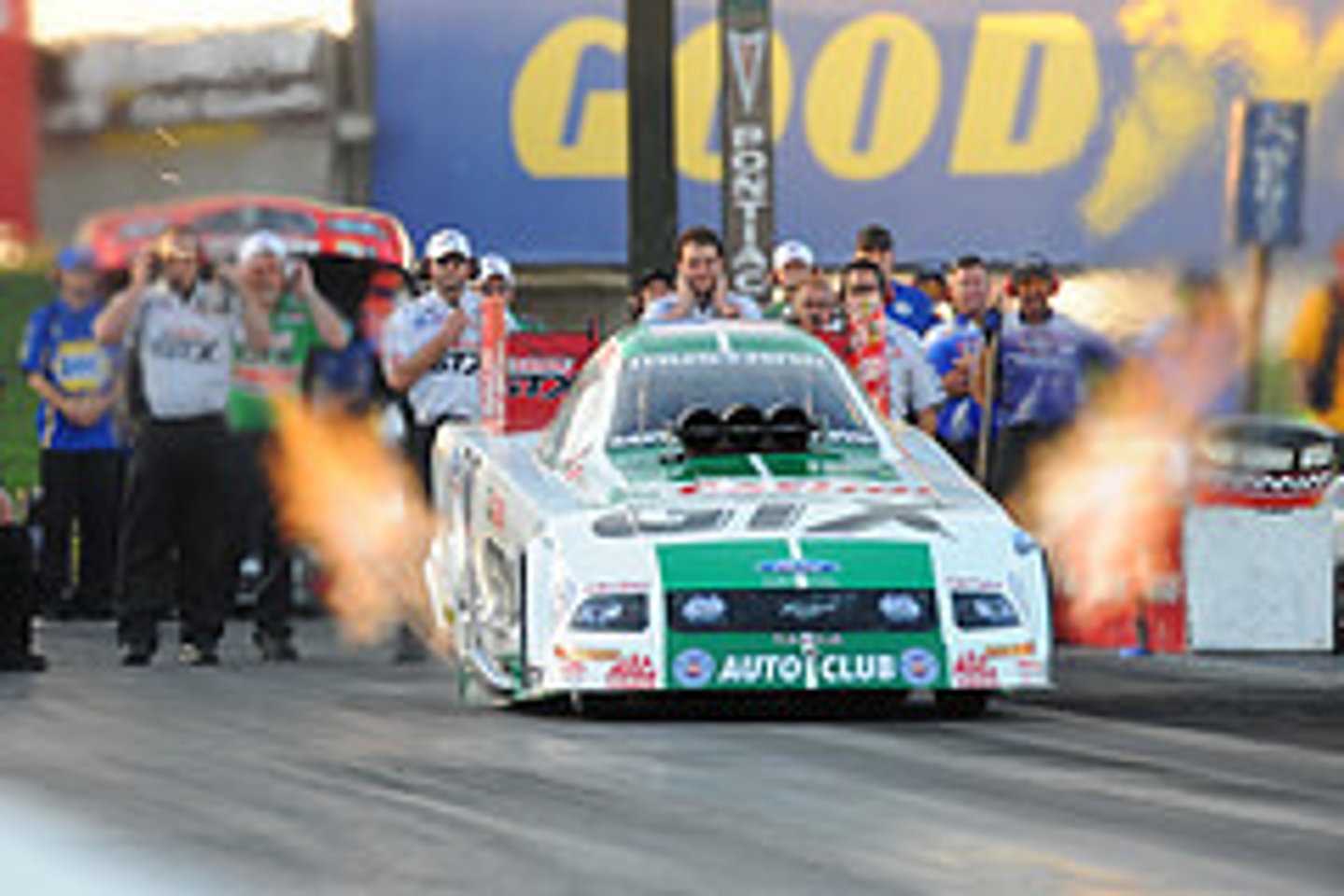 <p>có hiệu lực</p>