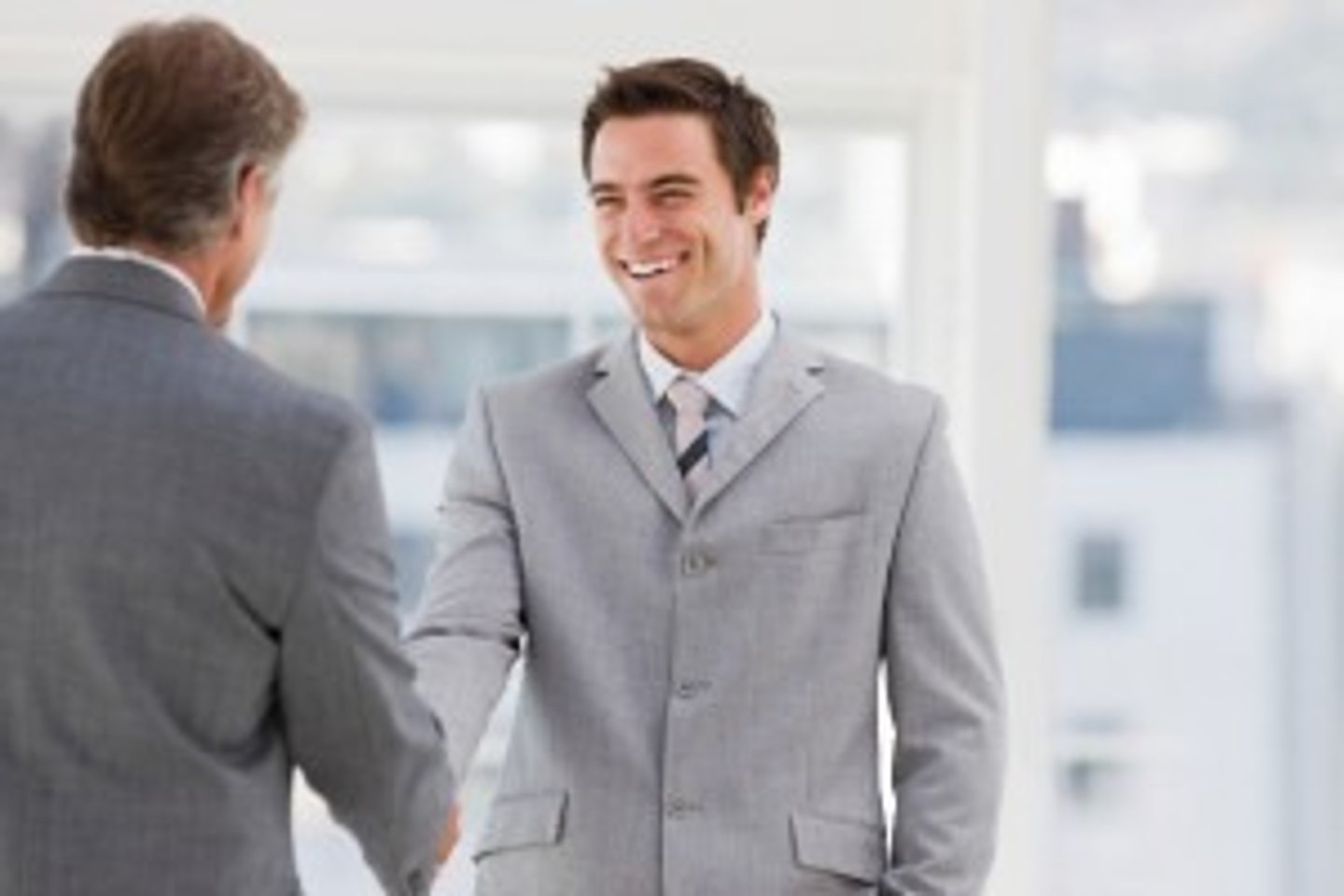 <p>впливати / діяти</p>