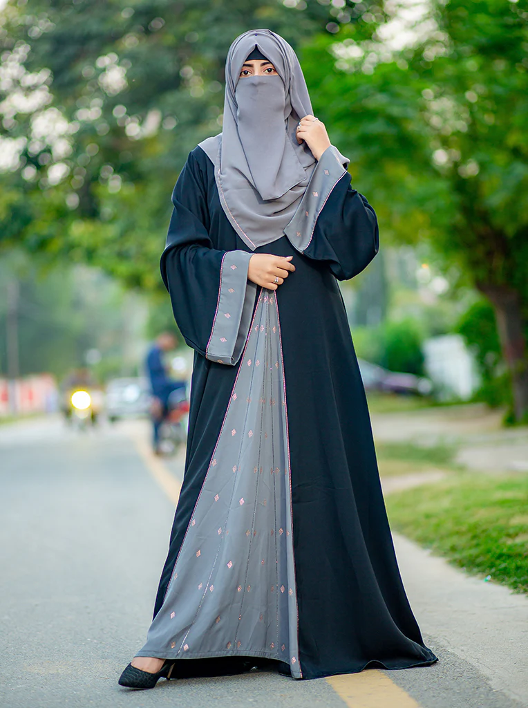 <p><strong>Abaya</strong></p>