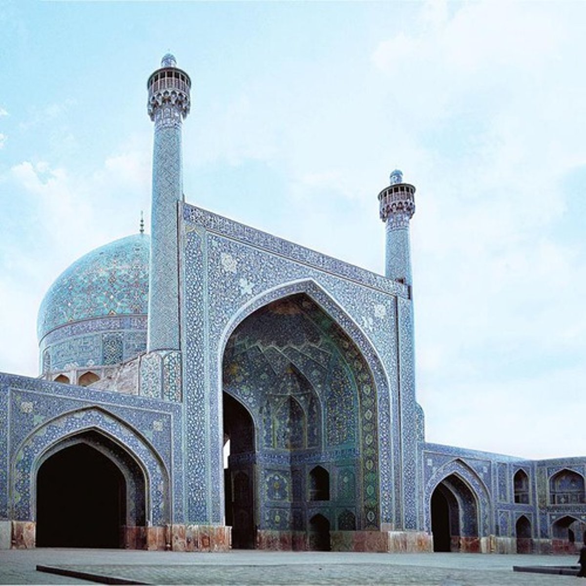 <p>Part of a mosque which is an open-fronted vault facing a court.</p>