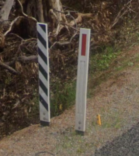 <p>Which Australian state have black and white stripy bollards</p>