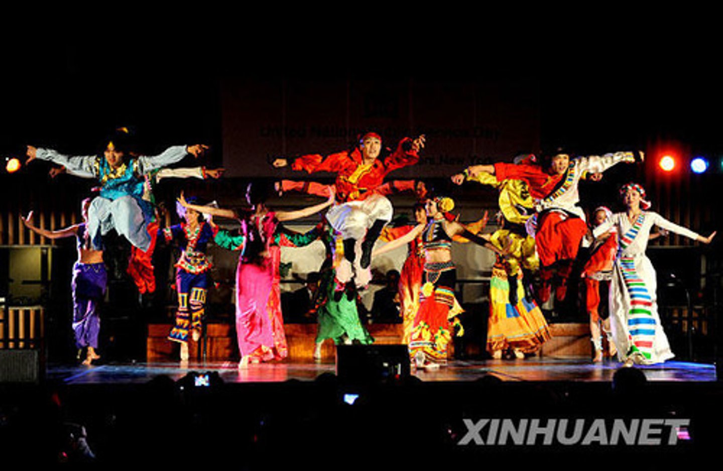 <p>wényì / văn học và nghệ thuật</p>