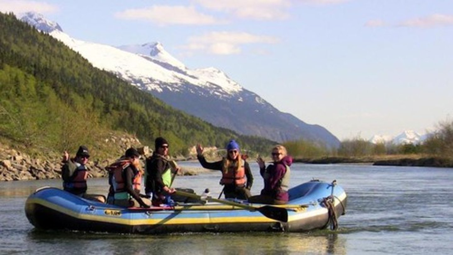 <p>chuyến du ngoạn, tham quan</p>