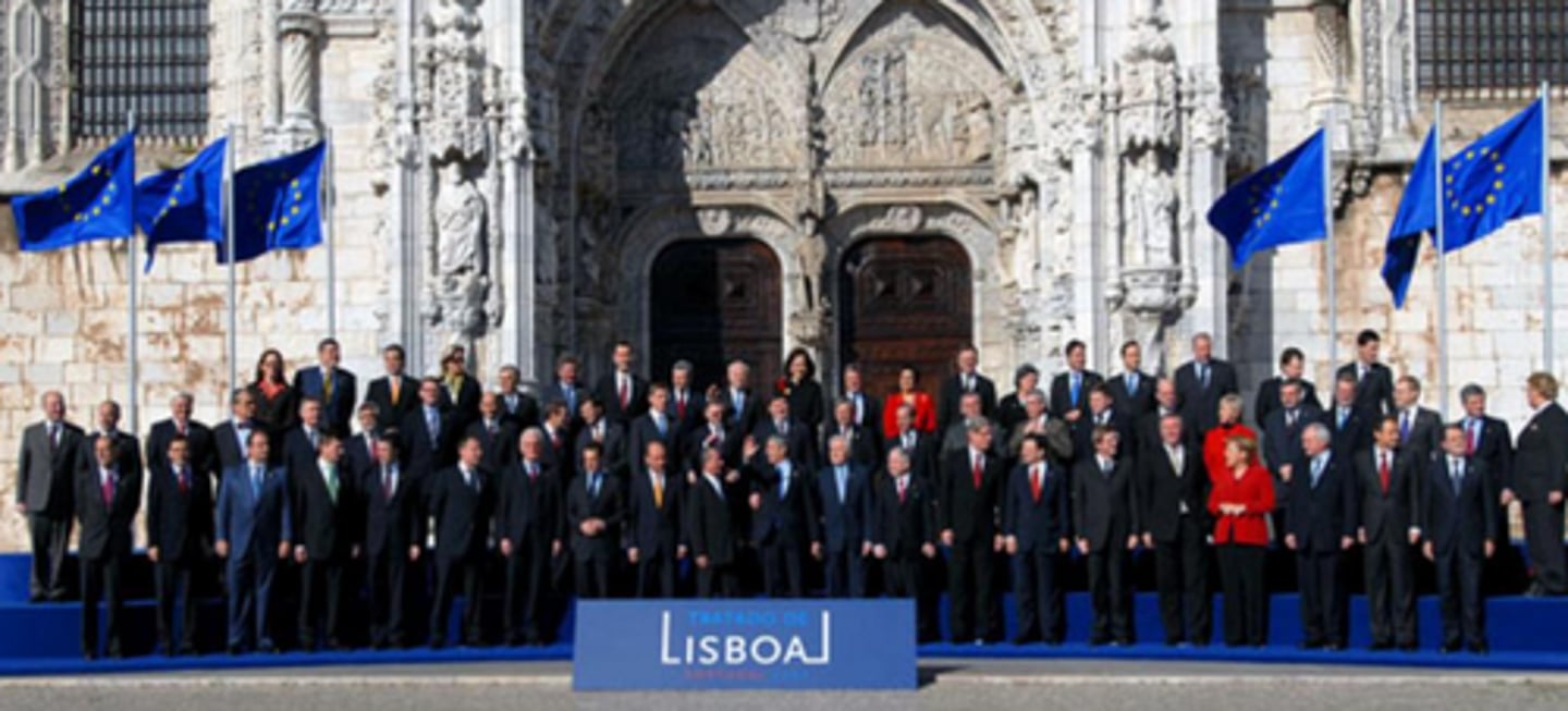 <p>Chapter: Procedural Protection: Legitimate Expectations (Substantive vs Procedural)</p><p>Facts: C argued there was a legitimate expectation to a referendum before the ratification of the EU Treaty of Lisbon due to a promise Tony Blair made.</p><p>Principle: Court held that a promise to hold a referendum lies so deep in the macro-political field, that the court should not enter the relevant area at all.</p>