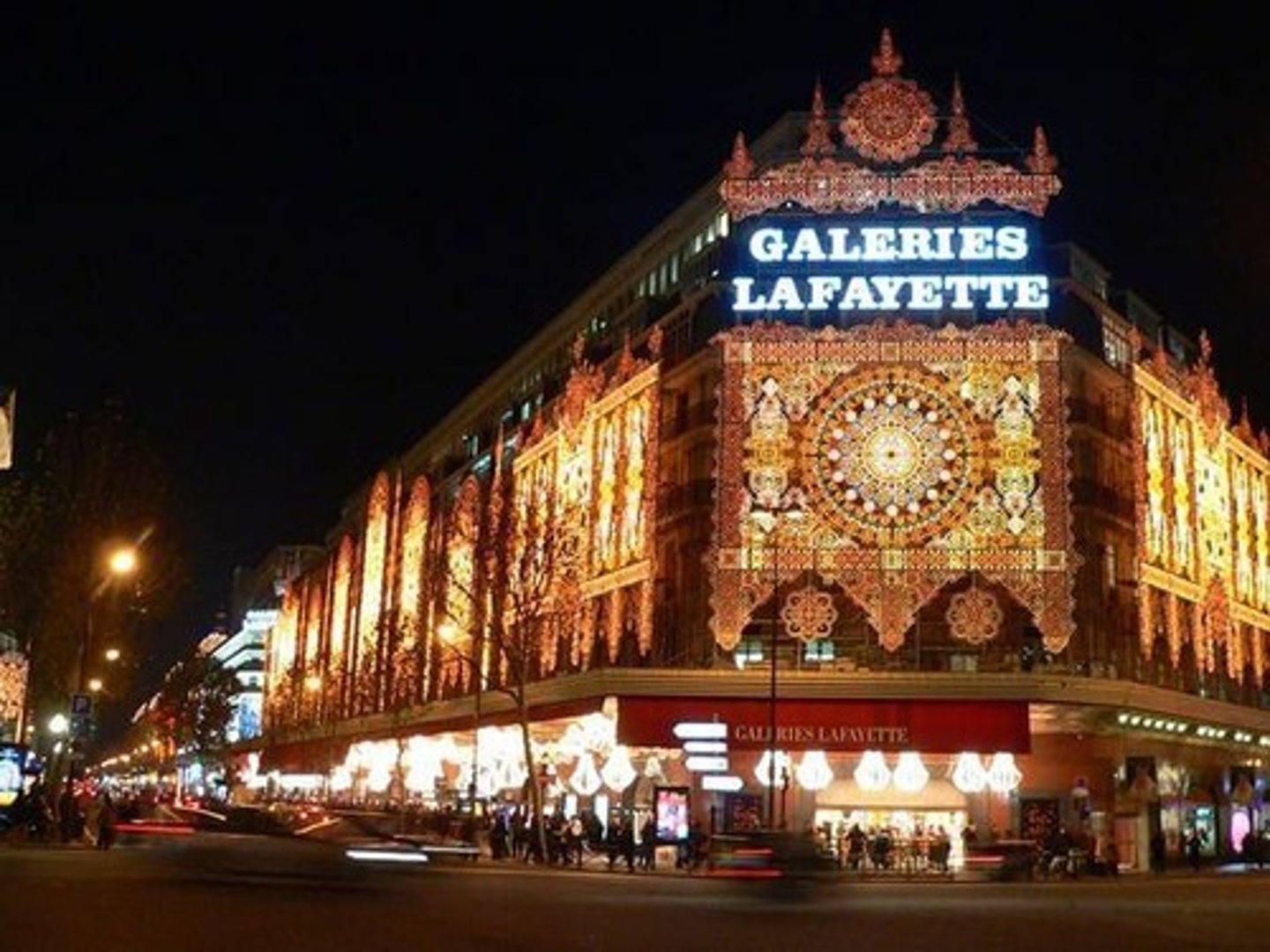 <p>le grand magasin</p>