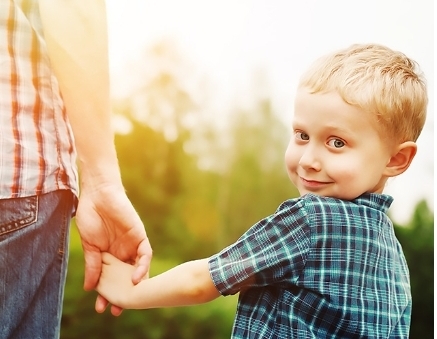 <p>Your husband’s / wife’s son, he is not your son</p><p>|ˈstepˌsʌn|</p><p>Сводный сын </p>