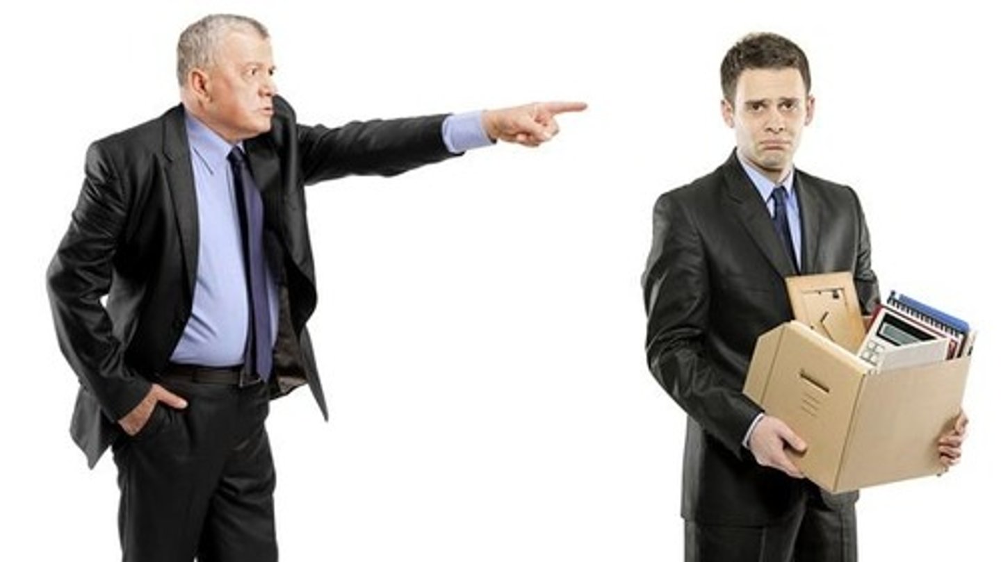 <p>to lose your job because your employer forces you to leave (negative)</p><p>He was ~ after repeatedly arriving late to work.</p><p>Several employees were ~ when the company discovered financial problems.</p>
