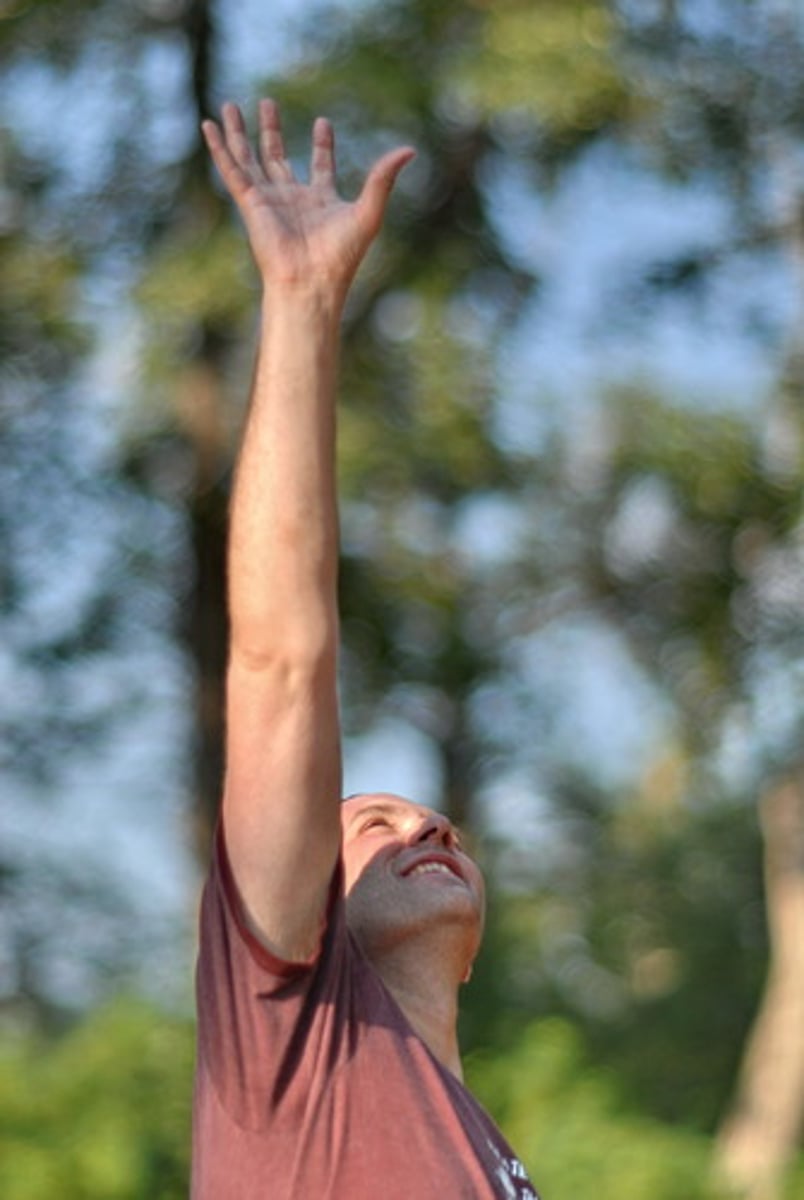 <p>accesible, se puede conseguir</p>