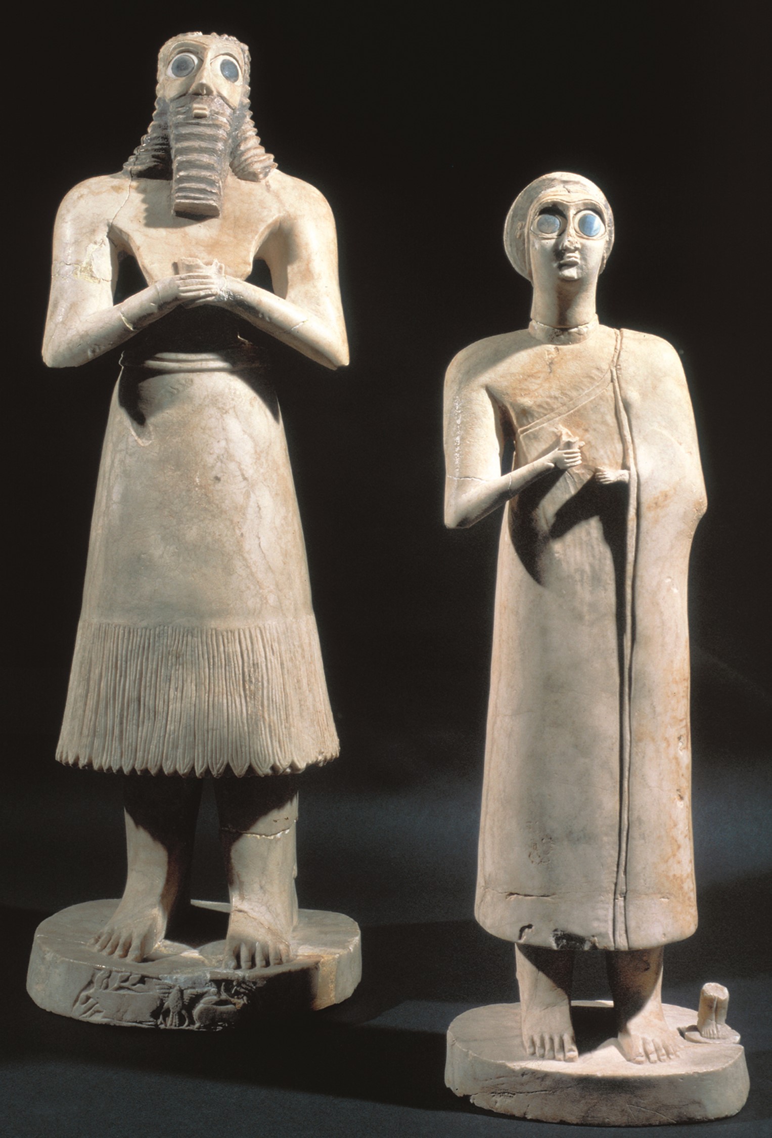 <p><strong>Statuettes of two worshipers</strong></p>