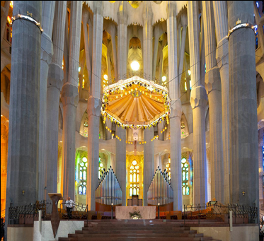 <p>La Sagrada Familia / Antoni Gaudi / Barcelona</p>