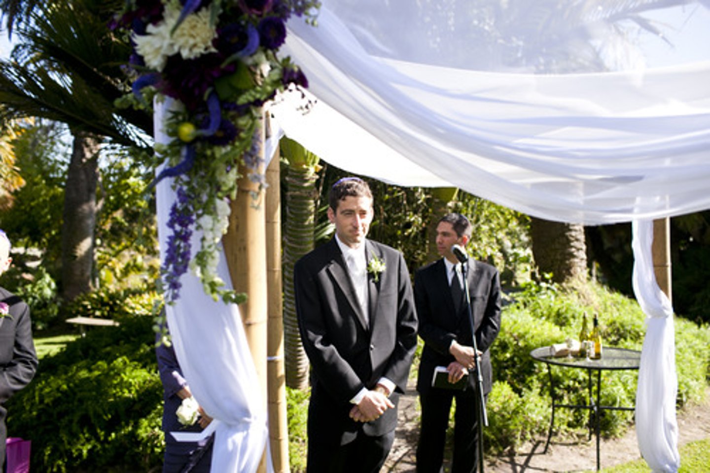 <p>đi lấy vợ</p>