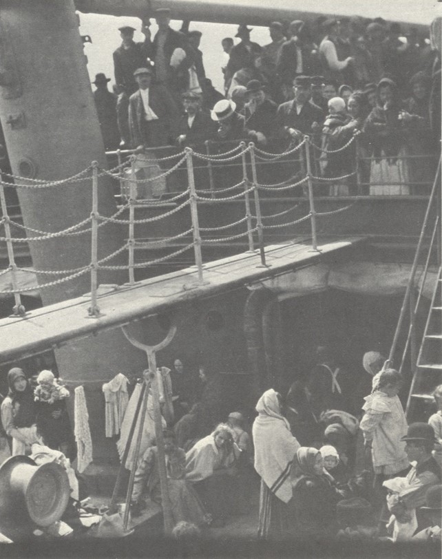 <p><span style="font-family: Calibri">Alfred Stieglitz</span></p>