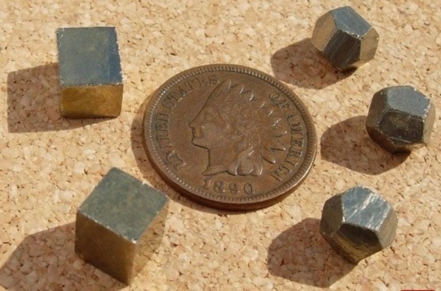 <p>Same dimensions in all directions (garnet)</p>