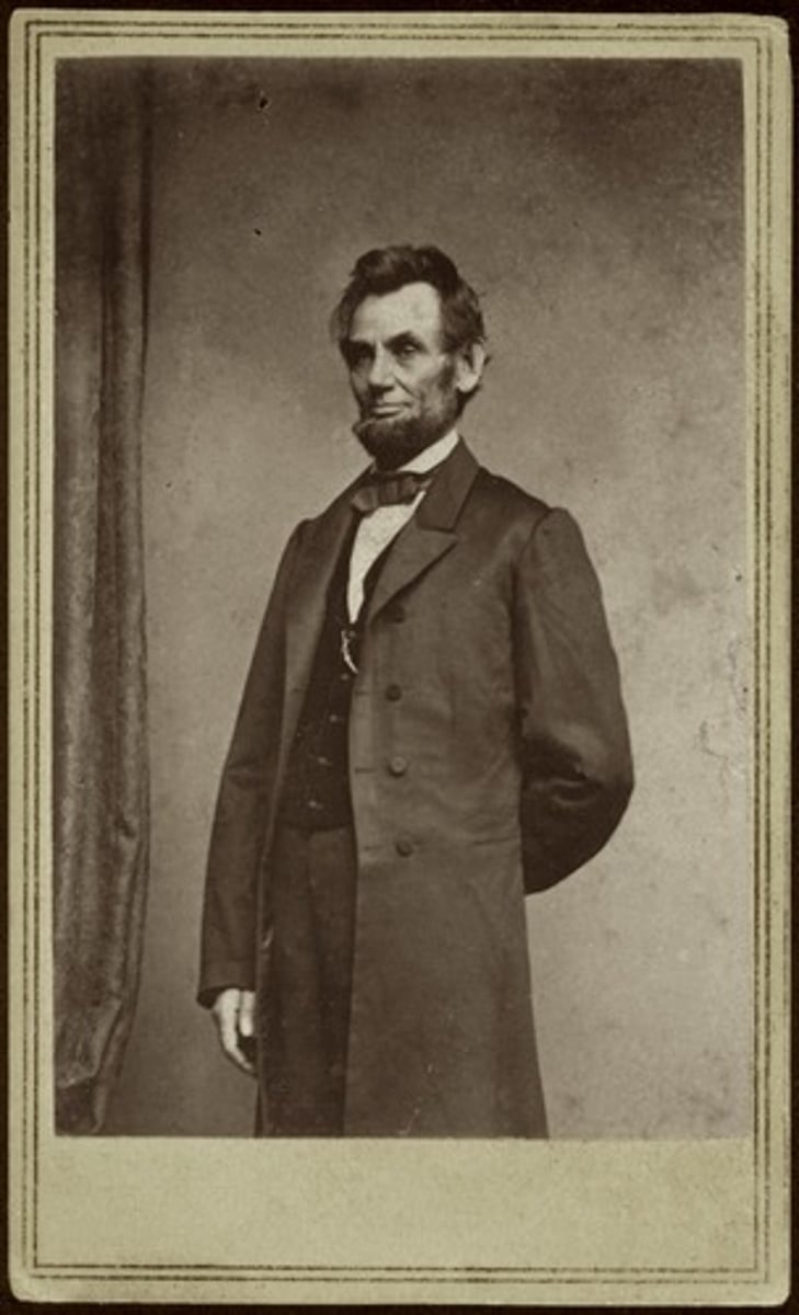 <p>When Lincoln took office, what was his main goal?</p>