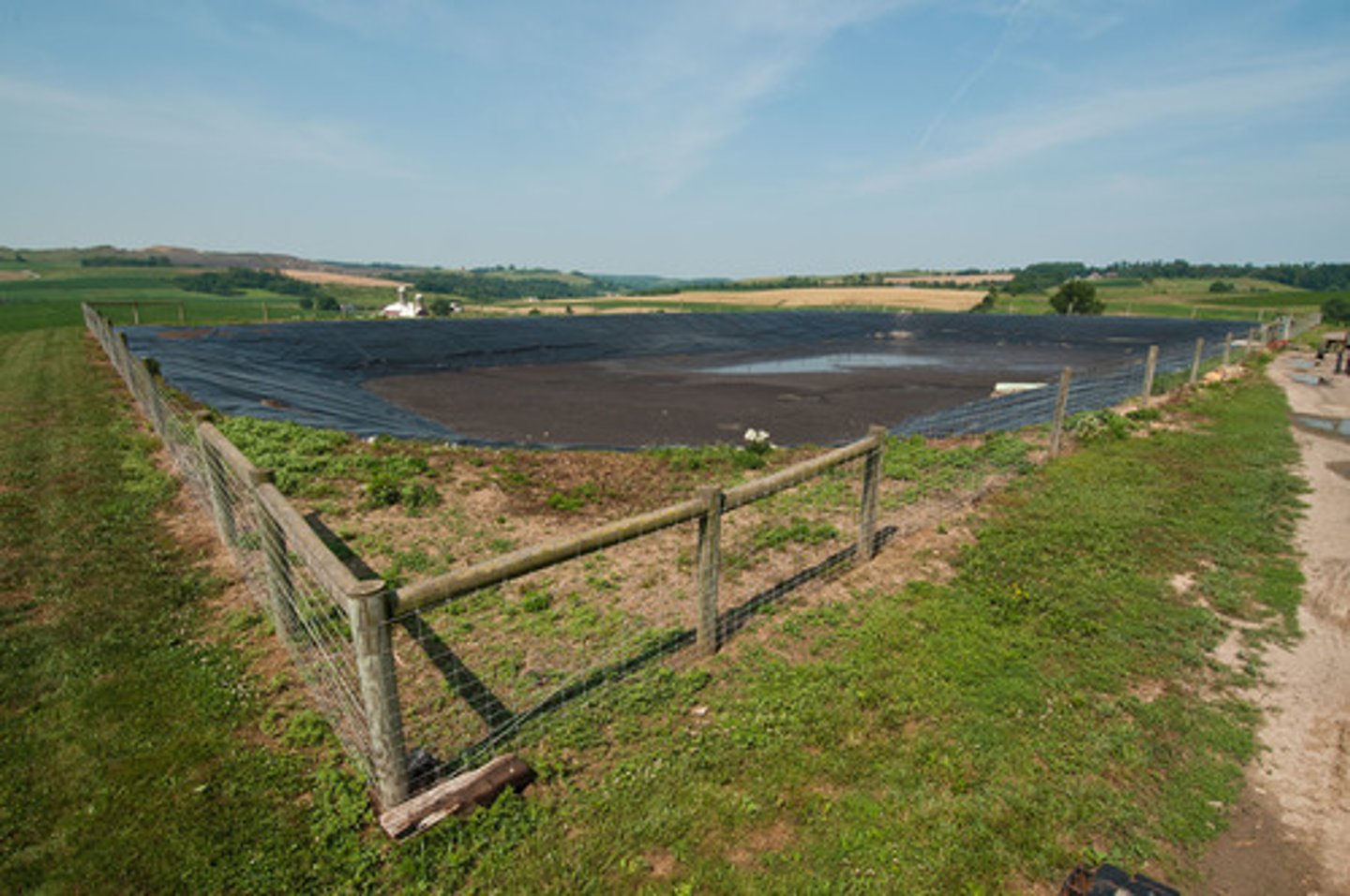 <p>Human-made pond lined with rubber build to handle larger quantities of manure produced by livestock.</p>