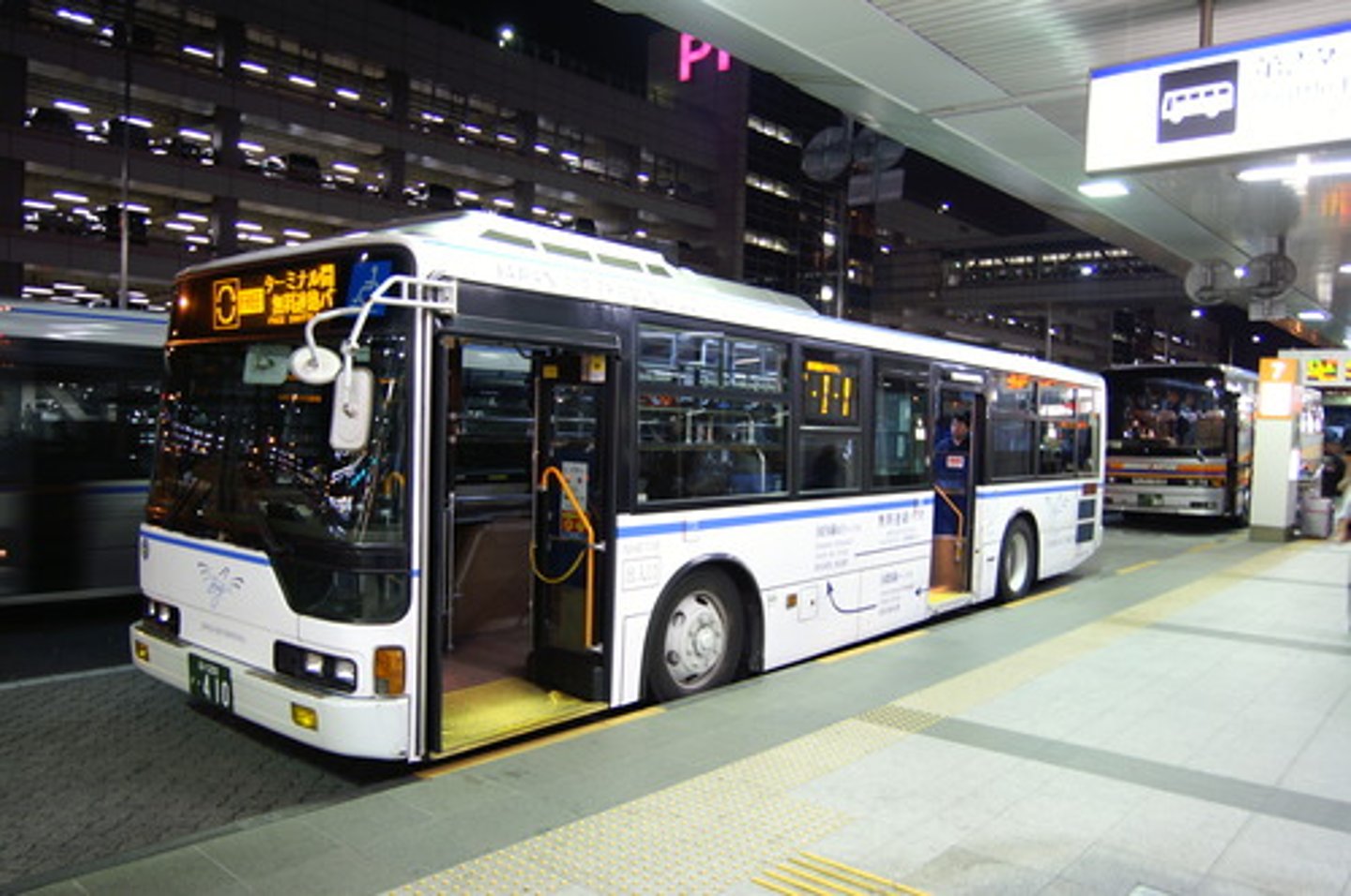 <p>xe bus chặng ngắn</p>