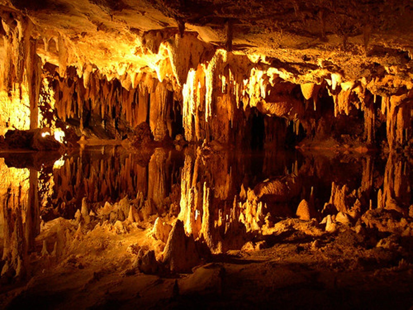 <p>A large hollow space underground formed by the dissolving of rocks.</p>