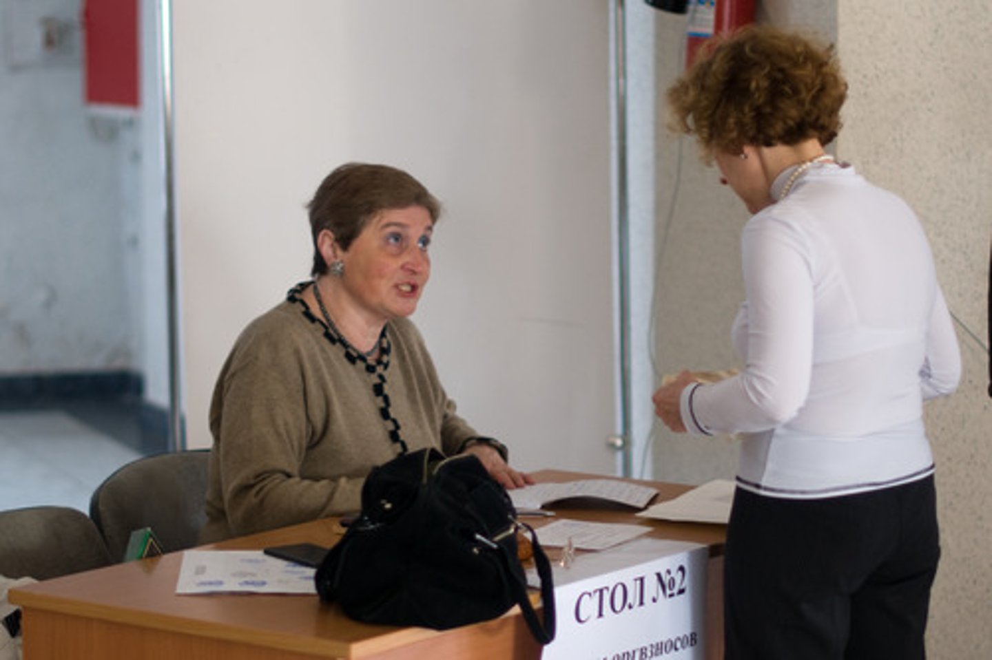 <p>/ədˈmɪʃ.ən/ vé vào cửa</p>