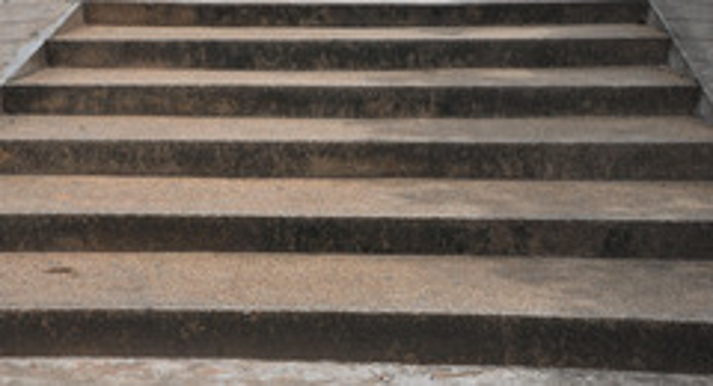 <p>(v)/(n) bước, bậc thang</p>