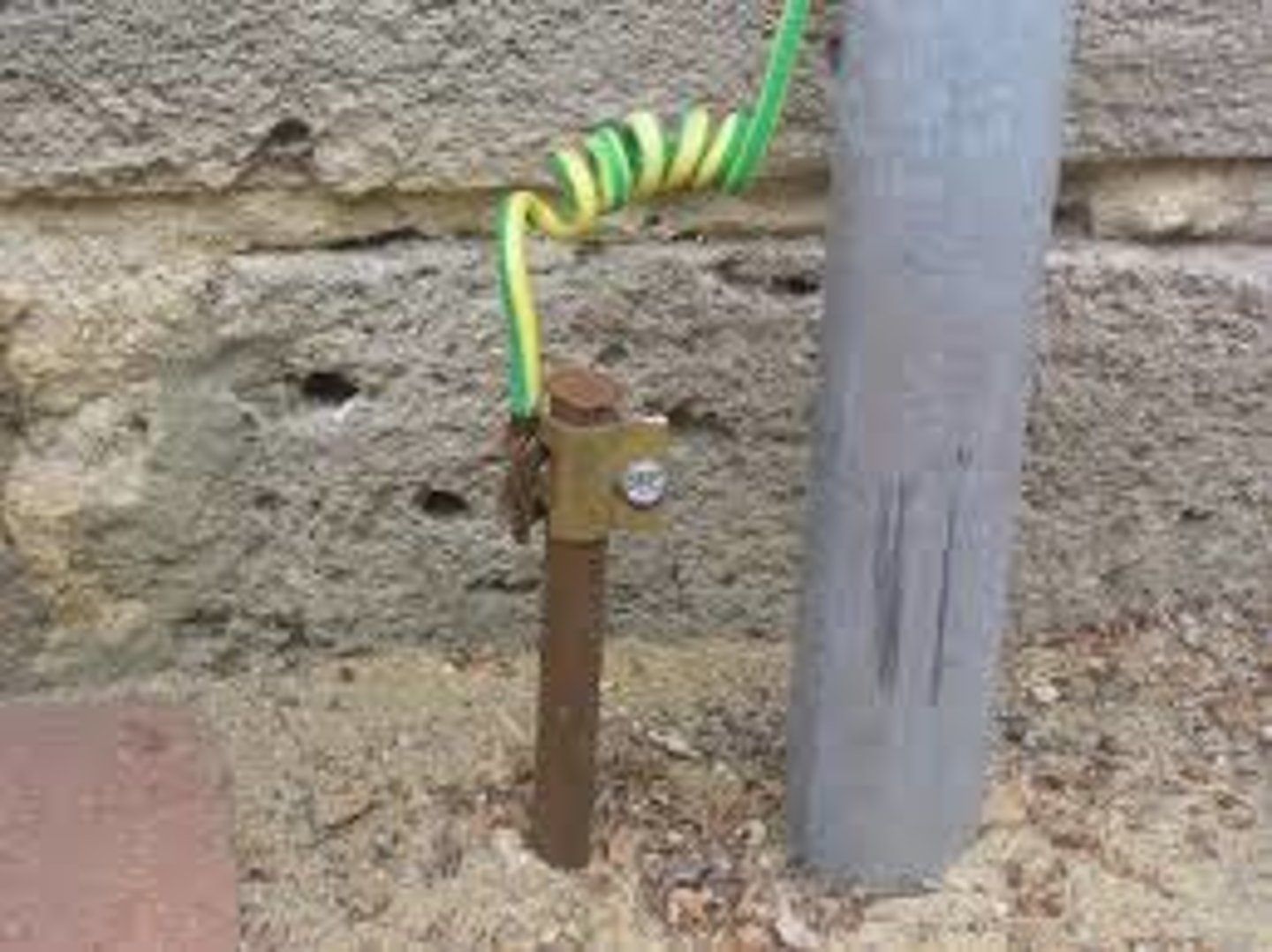 <p>Colour of the earth wire</p>