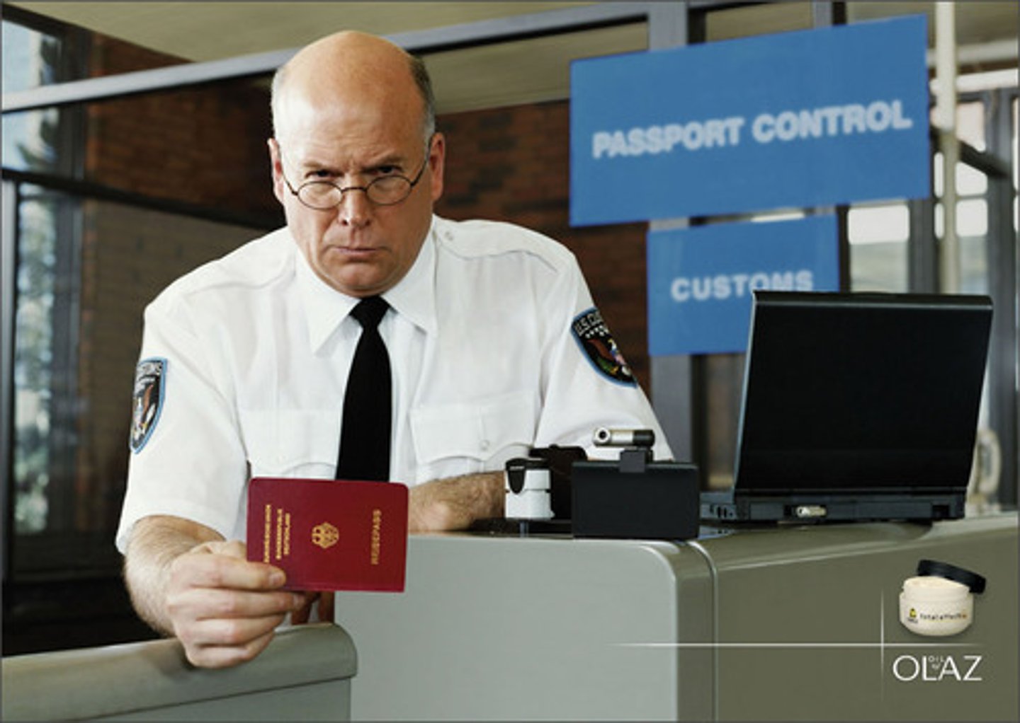 <p>passport/security control</p>