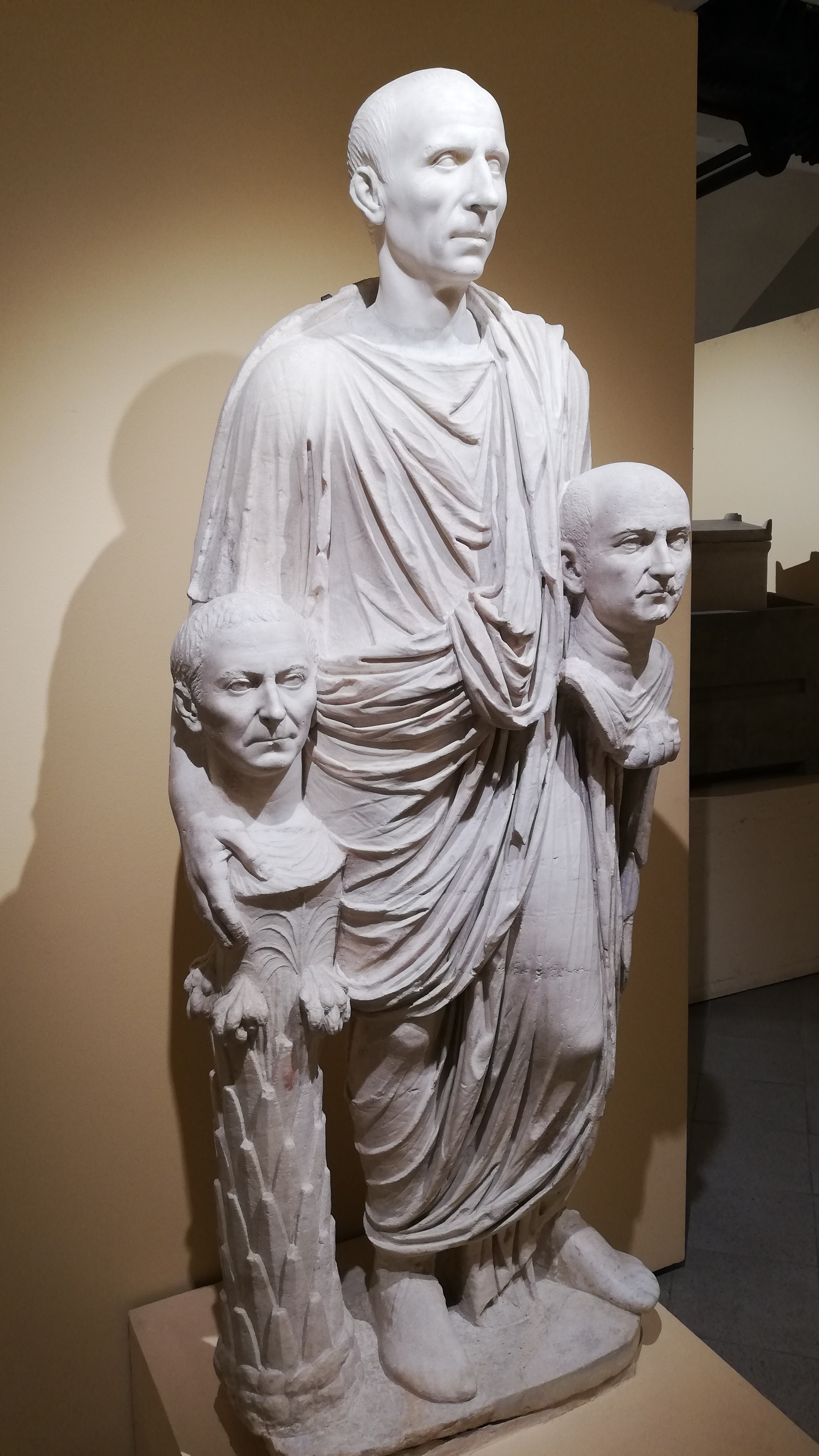 <p><strong>*Barbarini togatus, c. 15 BCE, marble, 5’5”, Roman Republic (S. 6-15)</strong></p>