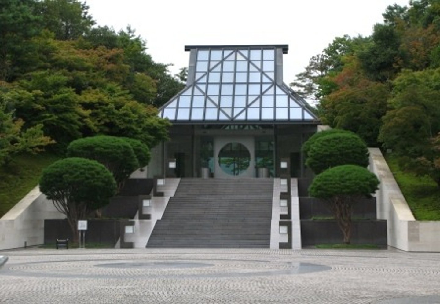 <p>I.M. Pei (Ieoh Ming Pei)</p><p>(Modernism)</p>