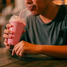 <p>smoothie | milkshake</p>
