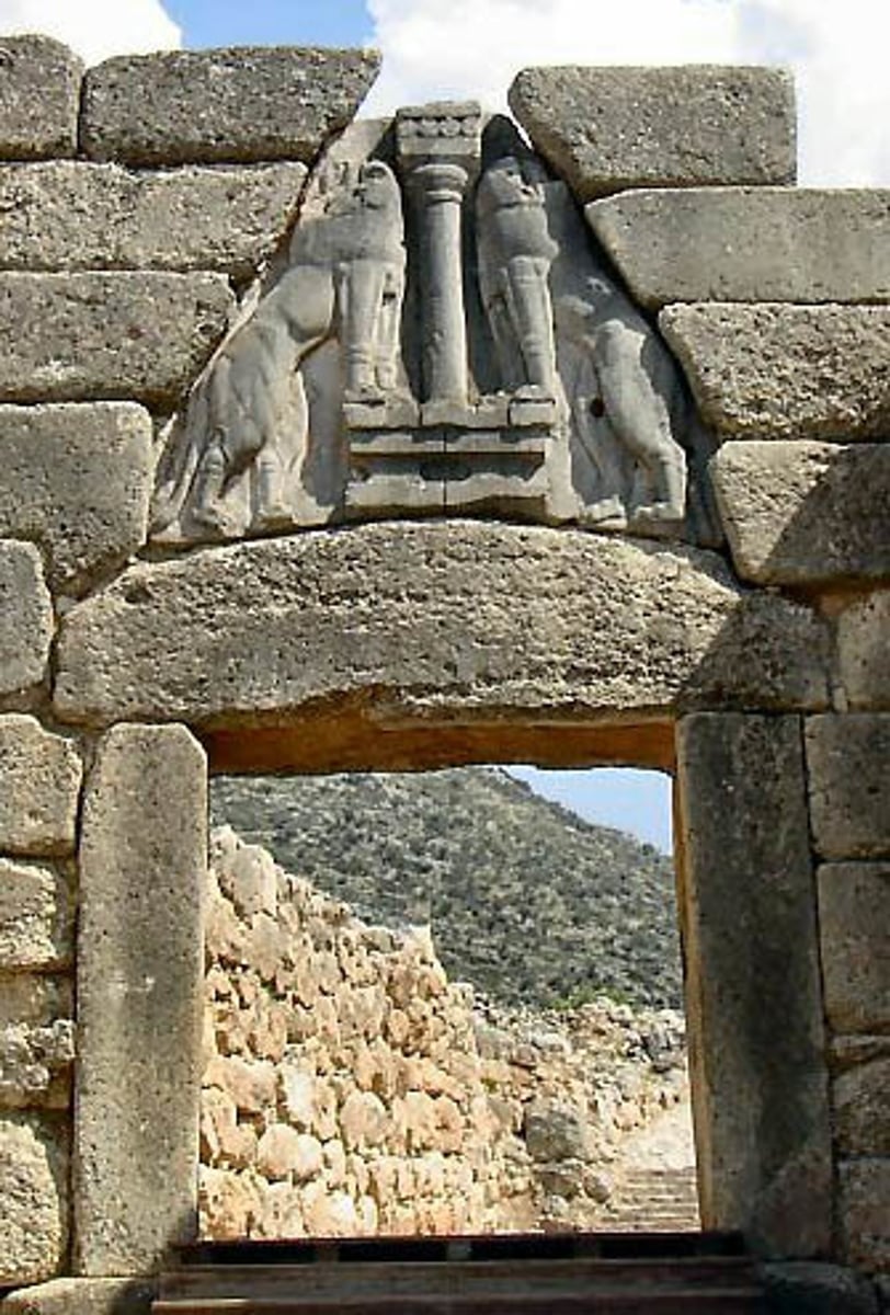 <p>- Sense of structure that was an inheritance from Neolithic period (remember stonehenge)</p><p>- Lion element borrowed from Egypt, but now more organic</p><p>- Post and lintel</p><p>- Greeks will refine post and lintel, triangular relief</p>
