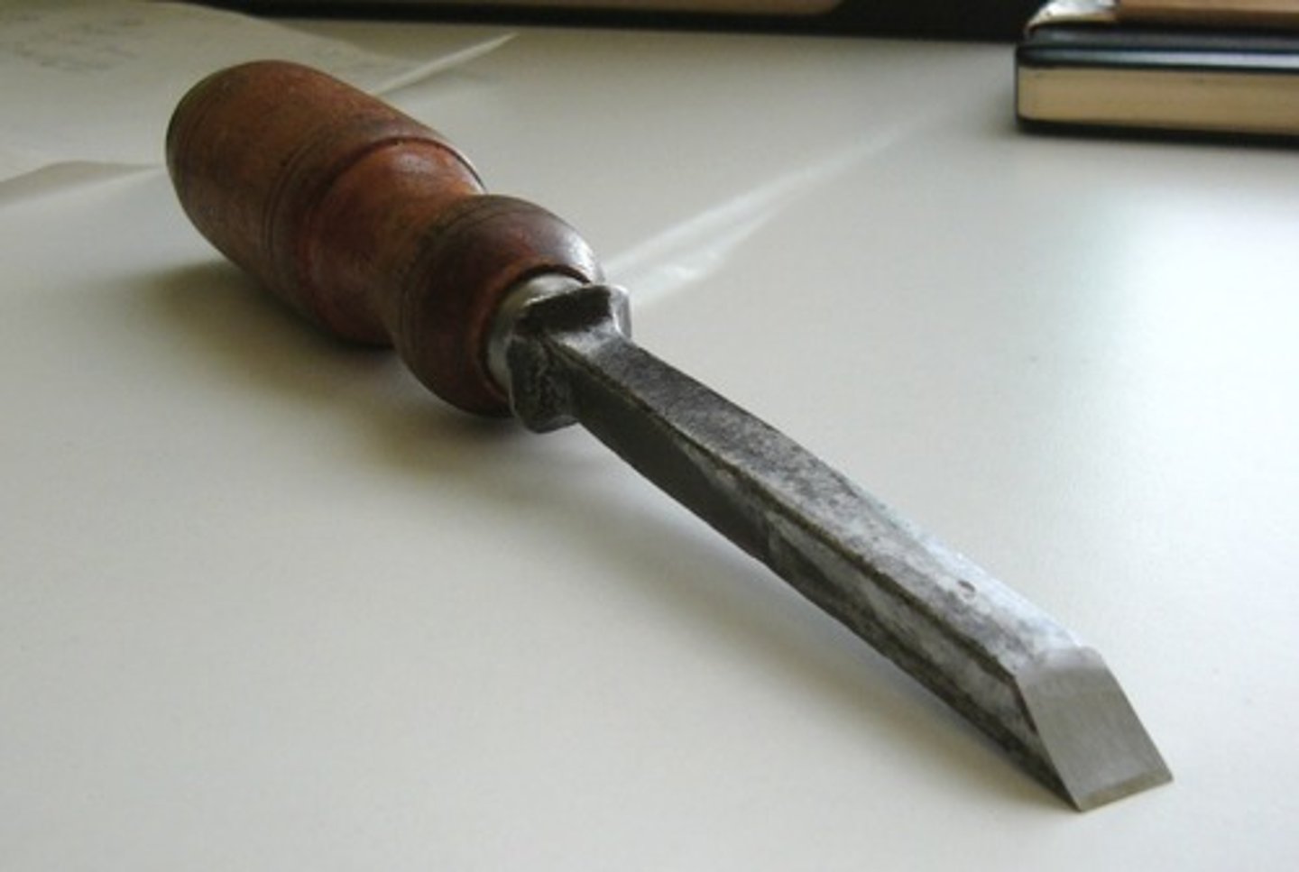 <p>Used to cut square or rectangular holes into wood</p>