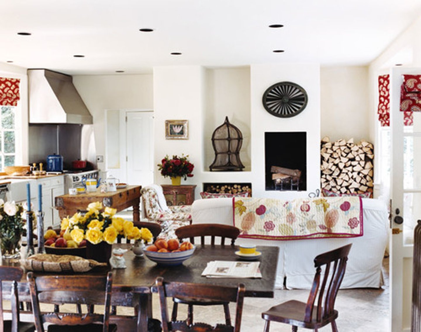 <p>bếp kèm phòng ăn</p>