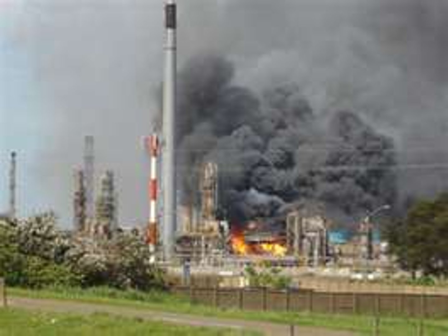 <p>to damage; to break down</p>