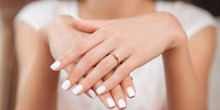 <p><span style="color: blue;"><strong><mark data-color="red" style="background-color: red; color: inherit;">(Danh từ)</mark></strong></span><mark data-color="red" style="background-color: red; color: inherit;">: </mark><strong><mark data-color="red" style="background-color: red; color: inherit;">ngón áp út</mark></strong><mark data-color="red" style="background-color: red; color: inherit;">, ngón tay nằm giữa ngón giữa và ngón út, thường dùng để đeo nhẫn cưới hoặc nhẫn đính hôn</mark></p><p><span data-name="small_blue_diamond" data-type="emoji">🔹</span> She wore her wedding band on her<span style="color: red;">_________</span><br>→ Cô ấy đeo nhẫn cưới trên <span style="color: red;"><strong>ngón áp út</strong>.</span></p>