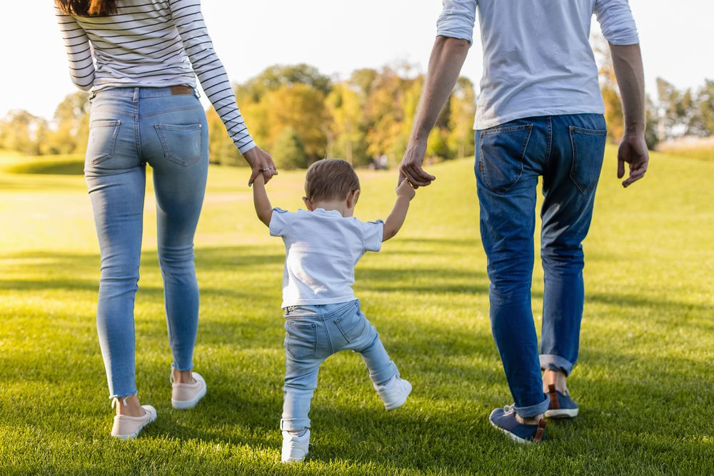 <p><em>= used to say that someone has no brothers or sisters</em></p><p></p><p><span data-name="point_right" data-type="emoji">👉</span> <strong>I’m <mark data-color="green" style="background-color: green; color: inherit">an o___ ch_____</mark></strong>, so I often played alone as a kid.<br><span data-name="point_right" data-type="emoji">👉</span> She said <strong>she is <mark data-color="green" style="background-color: green; color: inherit">an o___ ch_____</mark></strong><mark data-color="green" style="background-color: green; color: inherit">,</mark> and her parents are very protective</p><p></p><p></p>