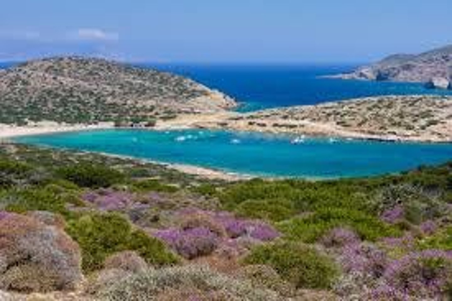 <p>suivre le littoral (follow the coastline)</p>