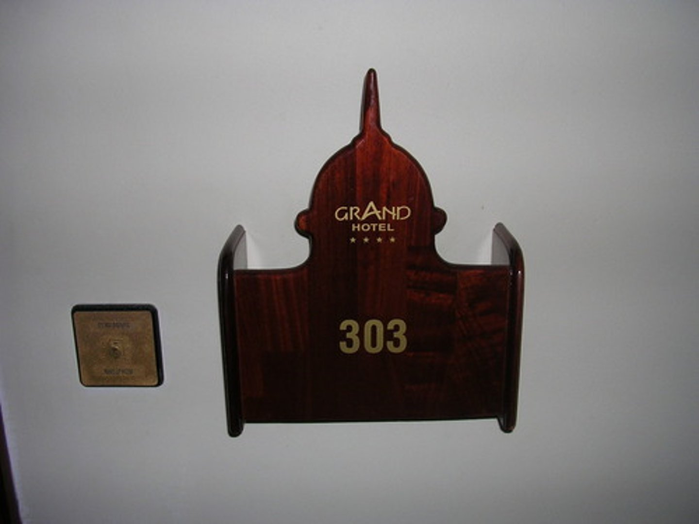 <p>counter for room number</p>