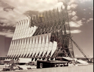 name the building architect and style 