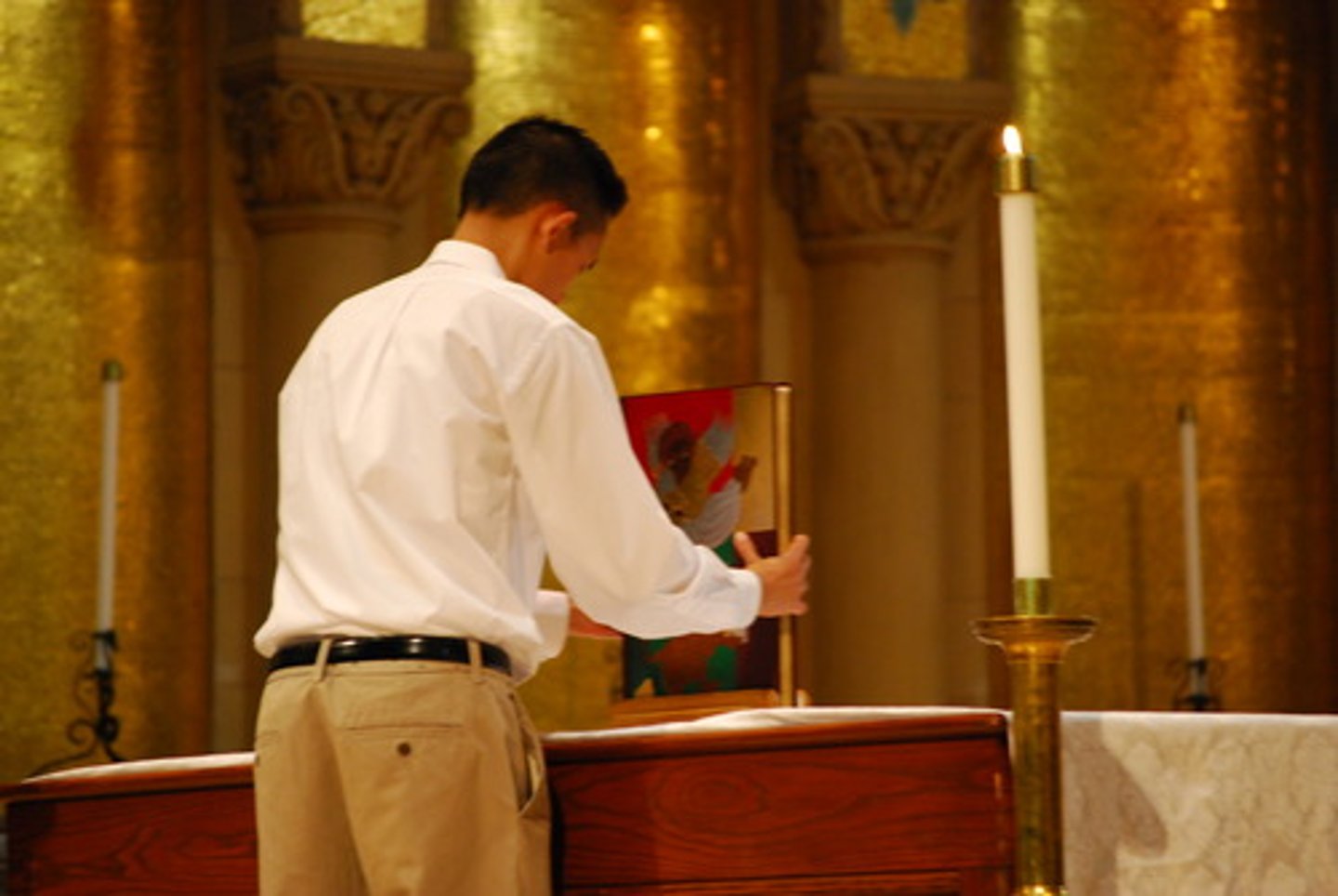 <p>person appointed to be the voice through which God becomes present to us: spiritual, scriptural, and practical; printed word of God of life.</p><p>does not proclaim the Gospel!</p>