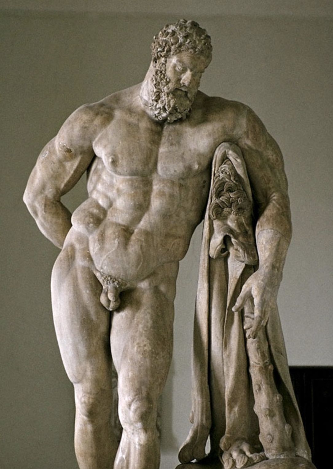 <p>This is a statue of:</p>