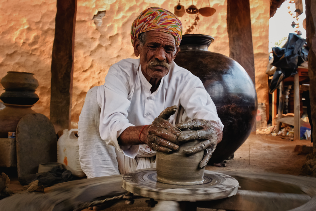 <p>artisan (n)</p>