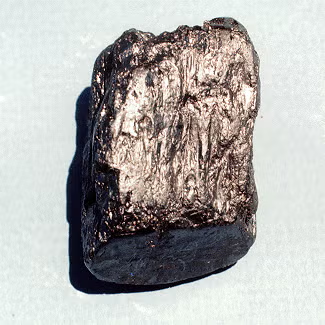 <p><span><span>Dull metallic luster,</span></span><br><span><span>silver grey streak,</span></span><br><span><span>greasy feel, writes on</span></span><br><span><span>paper, low density</span></span></p>