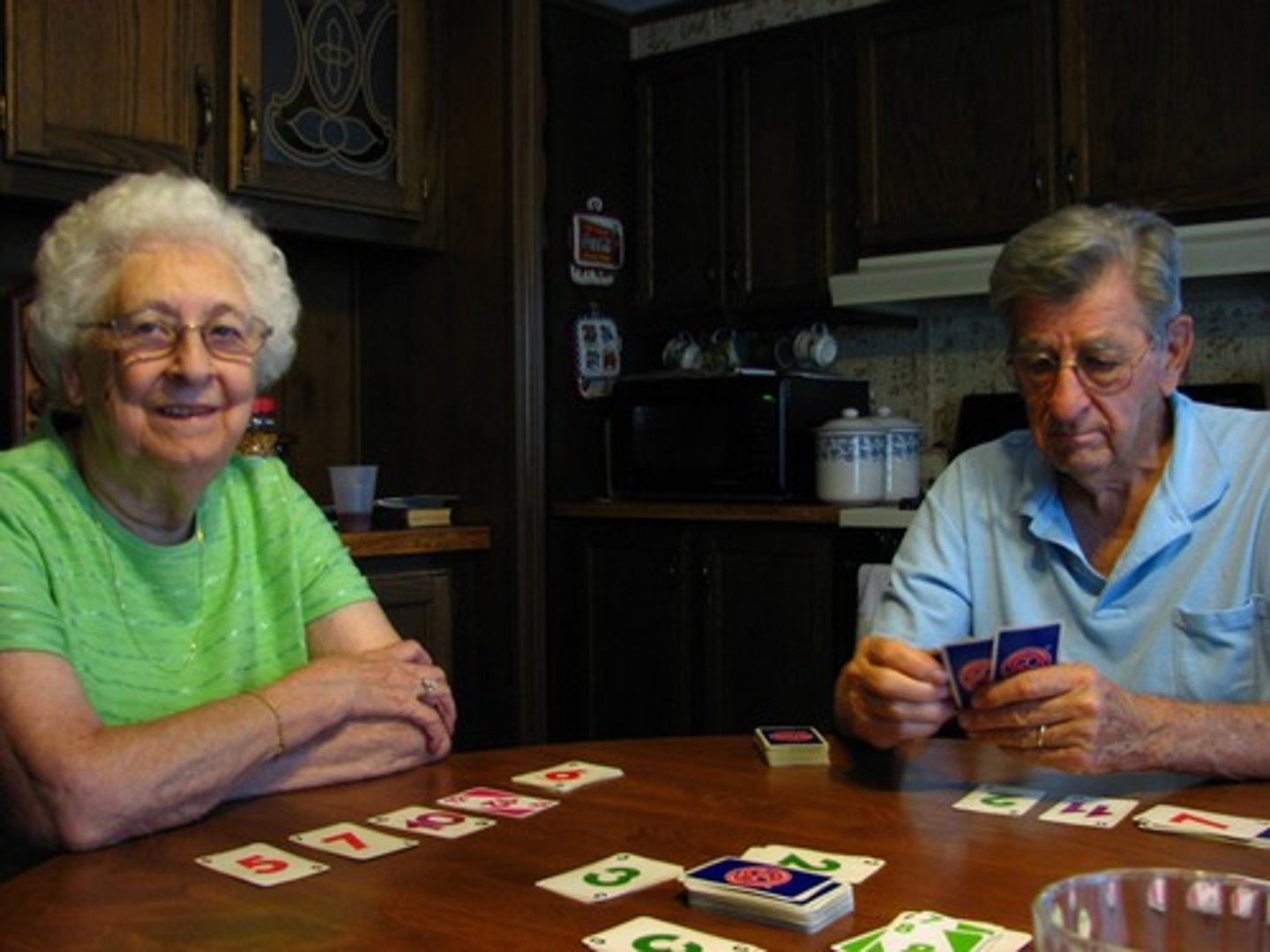 <p>to play cards</p>