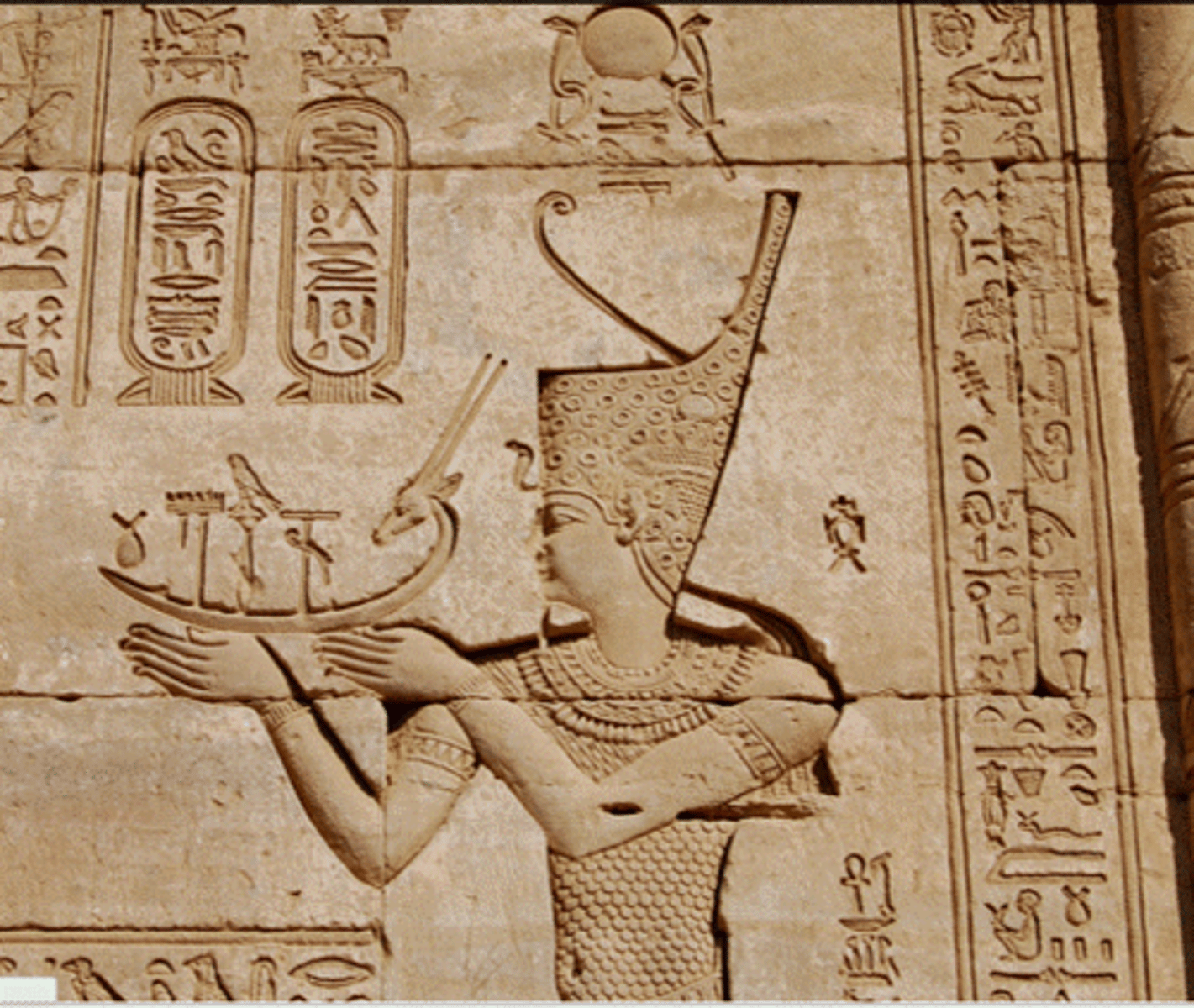 <p>(n) bản sắc văn hóa</p><p>Ex: Traditional styles connect us to the past and form part of our .................</p>