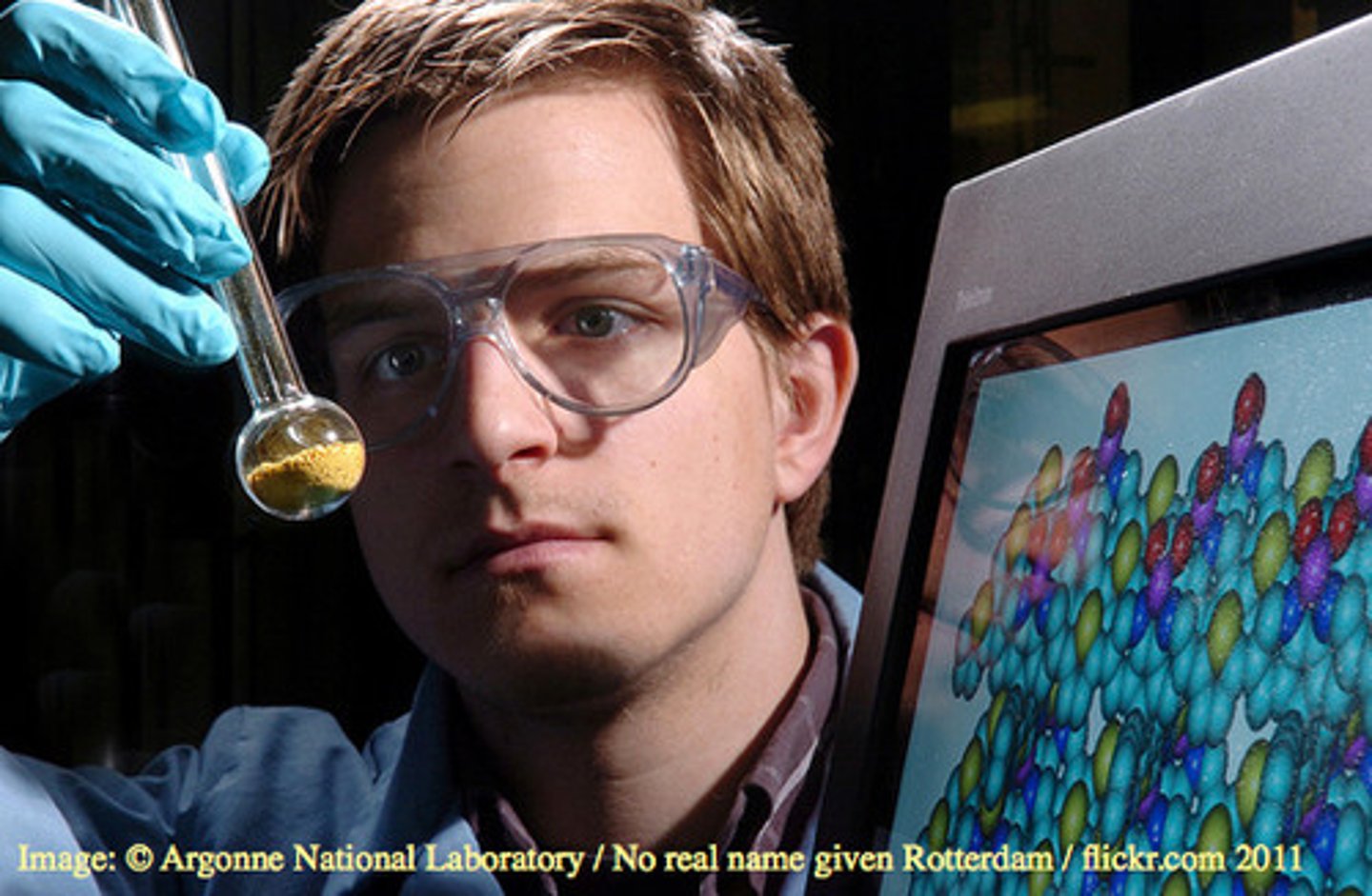 <p>(v) phân tích, xem xét</p>