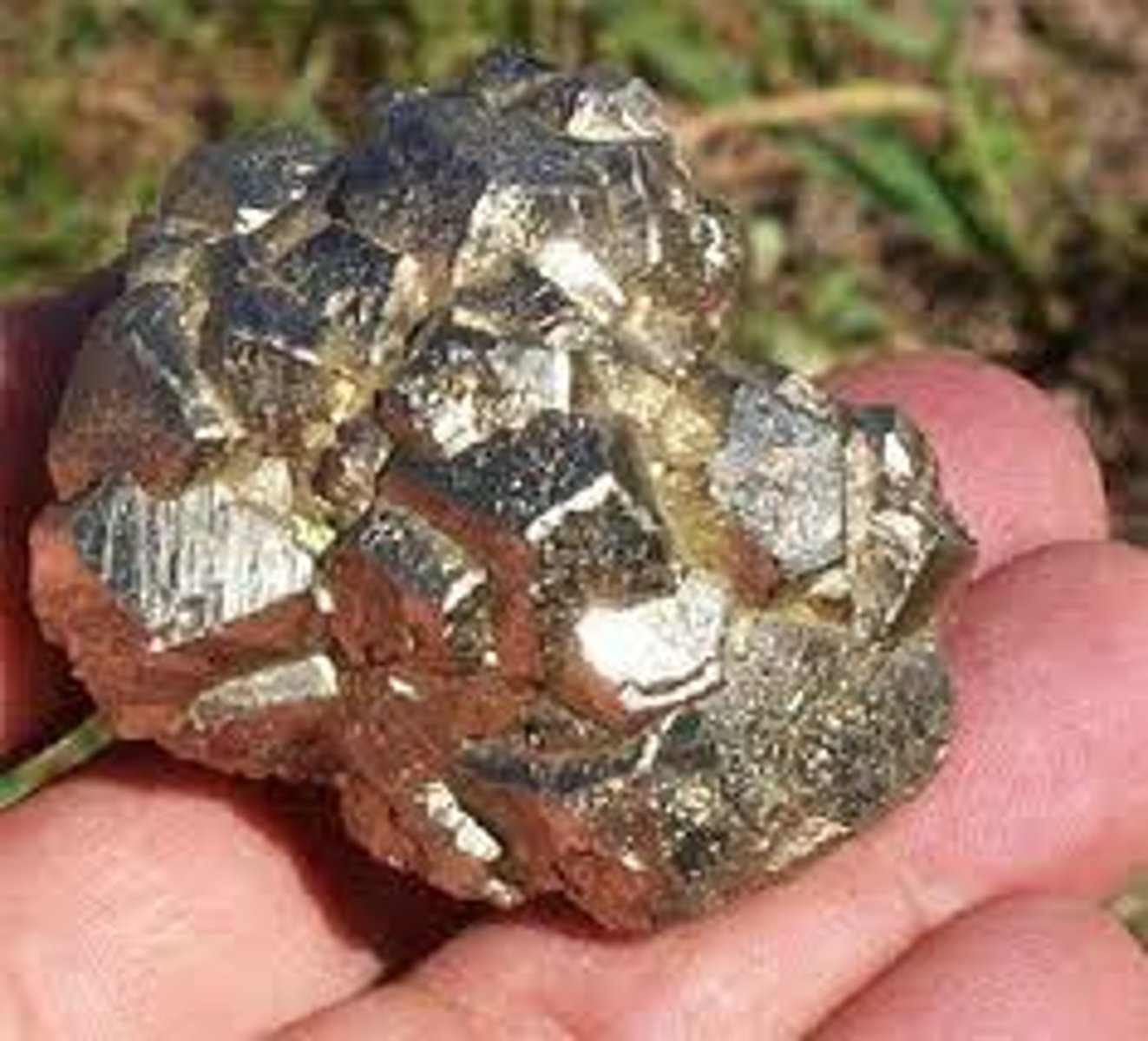 <p>How light reflects off a mineral</p>