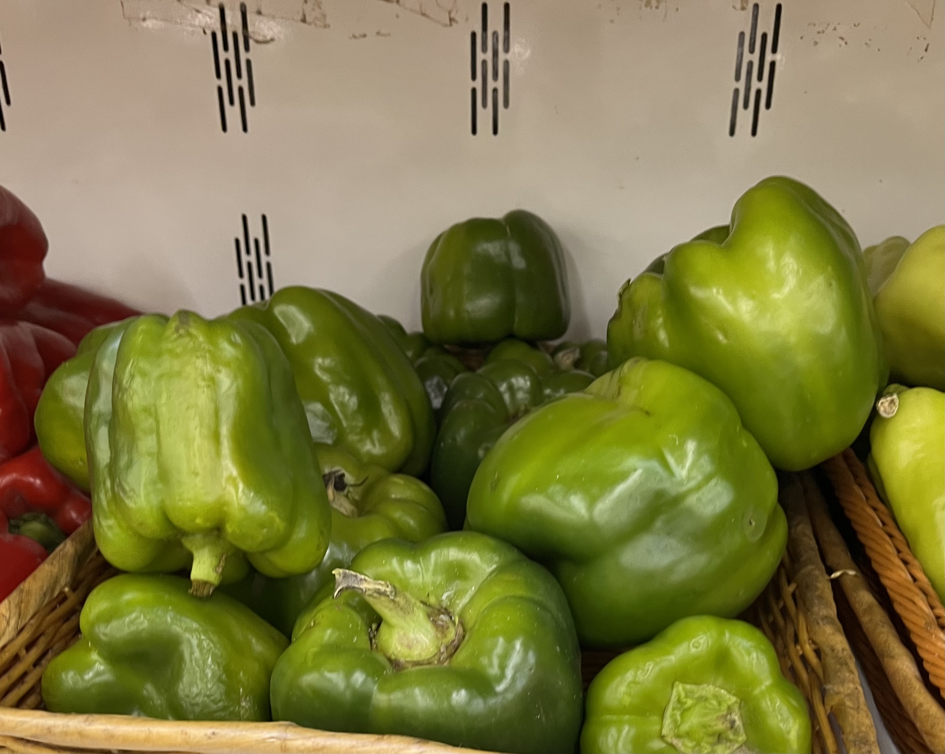 <p>GREEN BELL PEPPER</p>