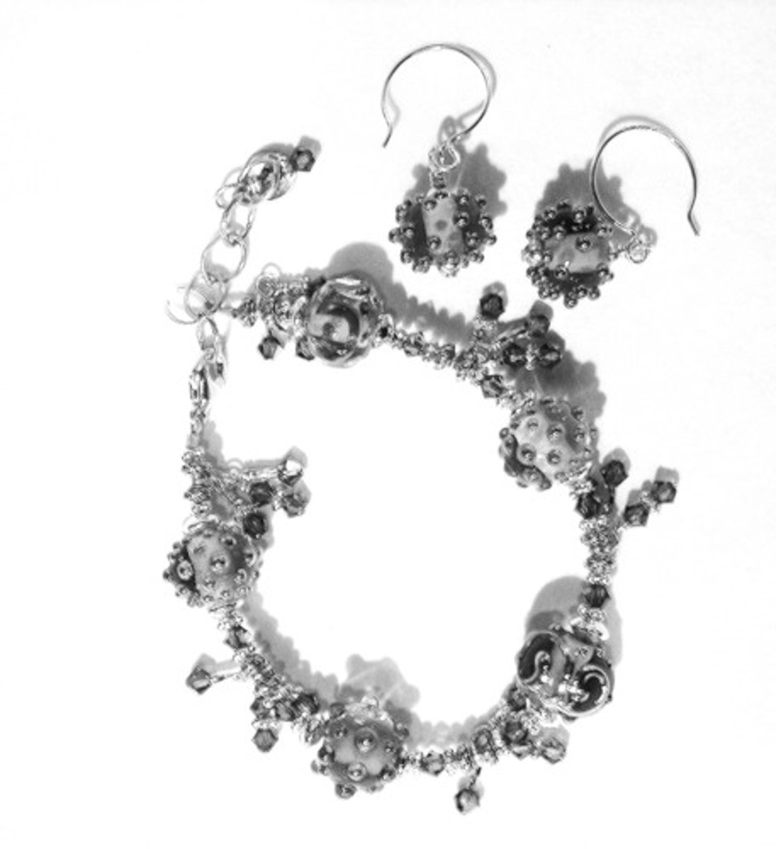 <p>silver jewelry</p>